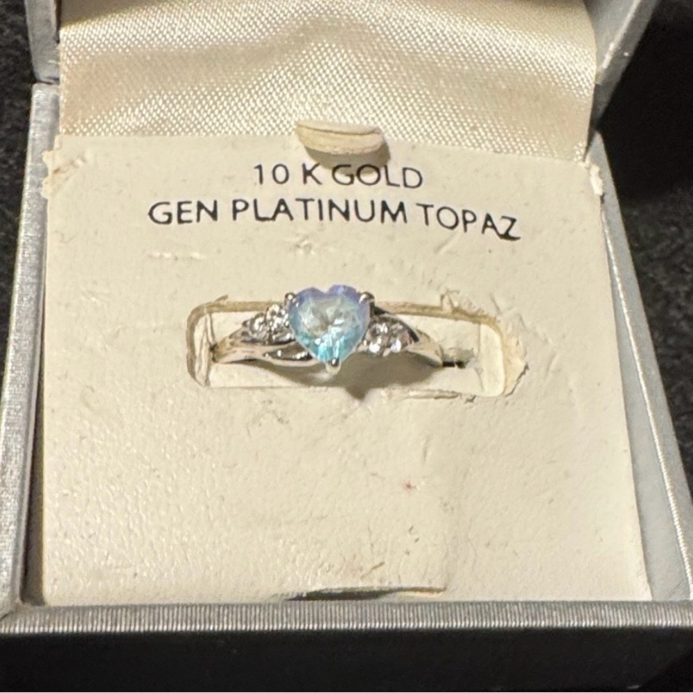 Beautiful sparkling Genuine Mystic 10k gold Topaz Ring - Picture 2 of 9